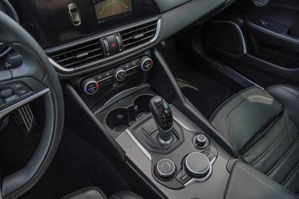 2018 Alfa Romeo Giulia - Image 7 of 13