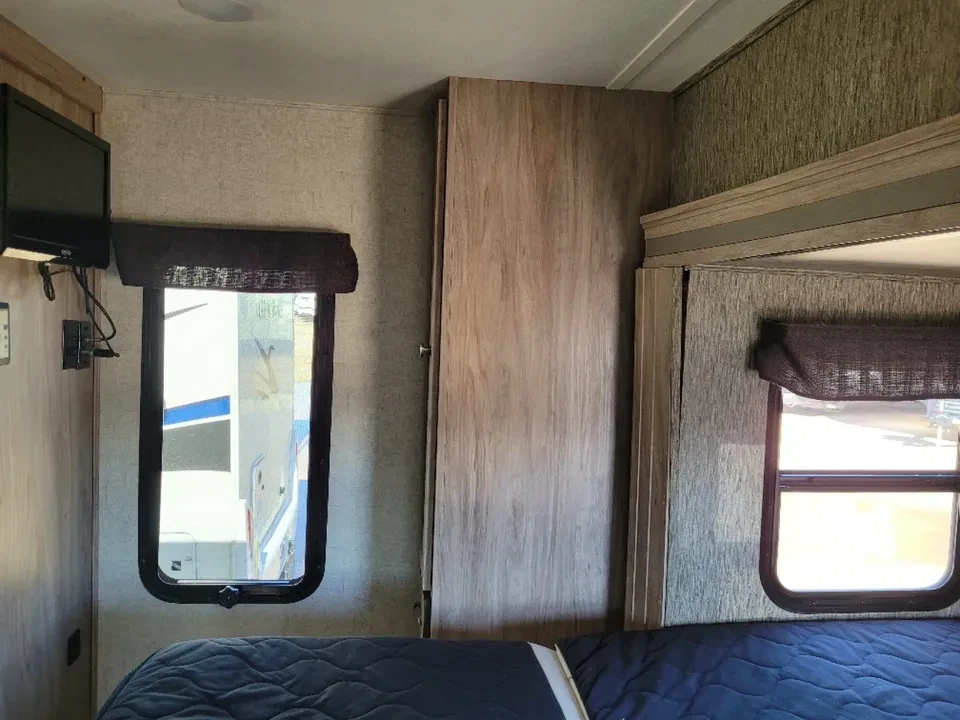 2018 Forest River - Image 17 of 19