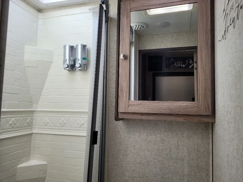 2018 Forest River - Image 14 of 19