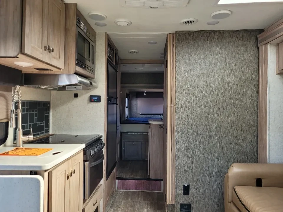 2018 Forest River - Image 9 of 19