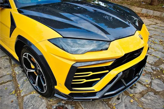 Lamborghini URUS TC Style Dry Carbon Fiber UP-Front Lip