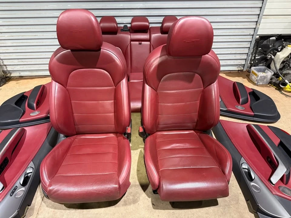 2018 Parts & Memorabilia Seats & Interior - Image 2 of 10