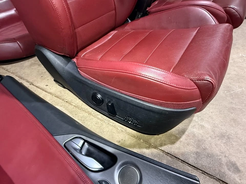 2018 Parts & Memorabilia Seats & Interior - Image 10 of 10