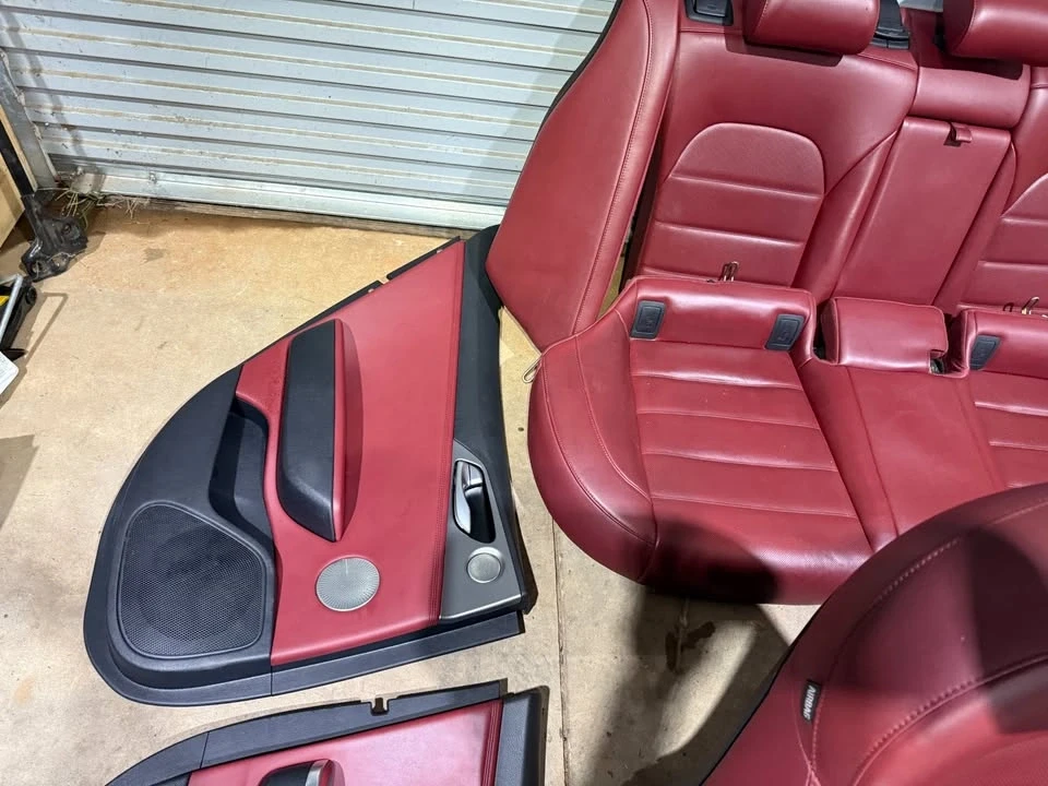 2018 Parts & Memorabilia Seats & Interior - Image 4 of 10