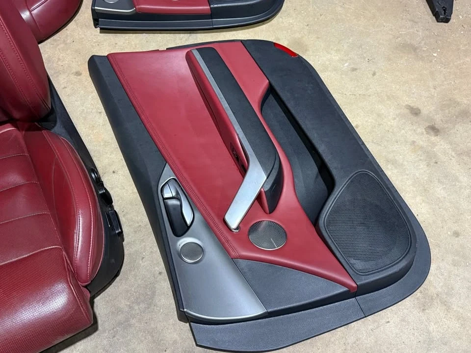 2018 Parts & Memorabilia Seats & Interior - Image 6 of 10