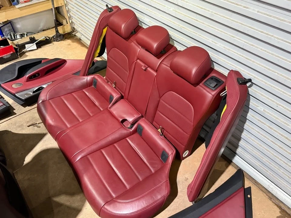 2018 Parts & Memorabilia Seats & Interior - Image 8 of 10