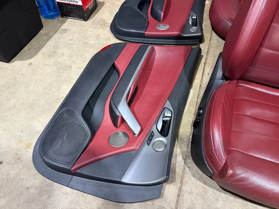 2018 Parts & Memorabilia Seats & Interior - Image 3 of 10