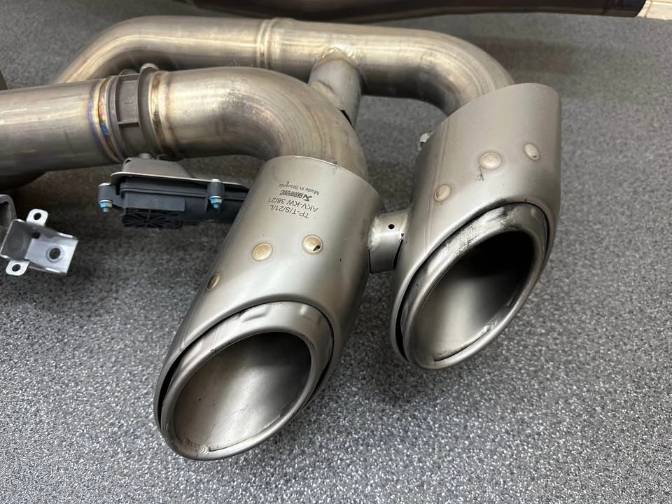 2018 Parts & Memorabilia Mechanical Components - Image 2 of 2