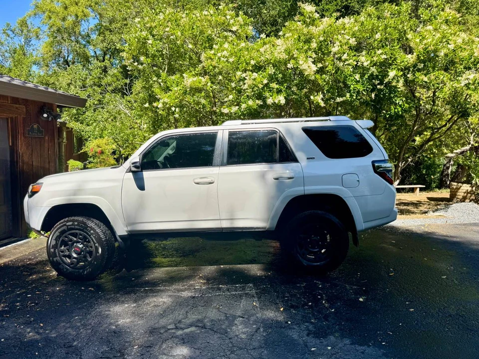 2018 Toyota 4Runner 5th Gen - Image 2 of 15