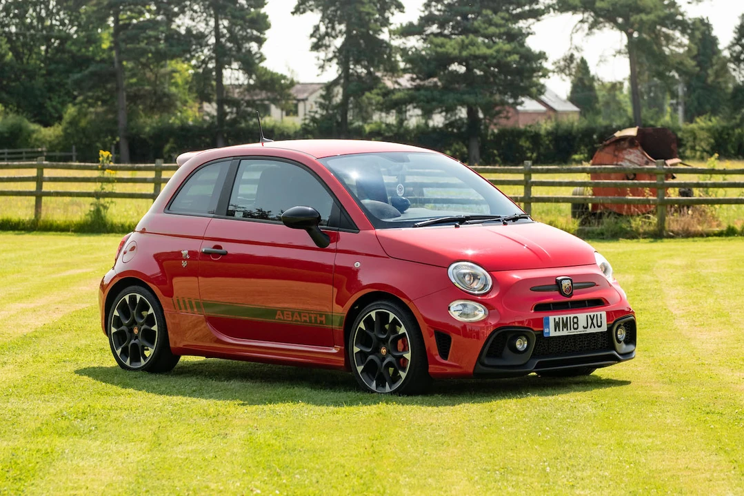 2018 Fiat Abarth 500 - Image 2 of 31