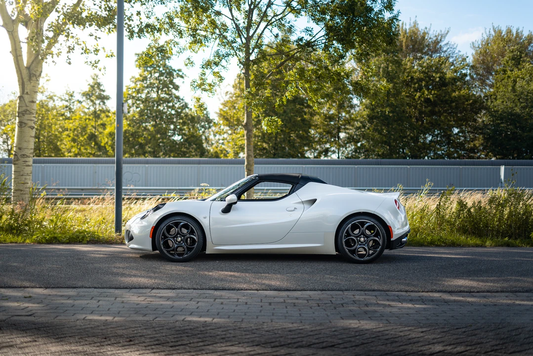 2018 Alfa Romeo 4C Spider - Image 5 of 31