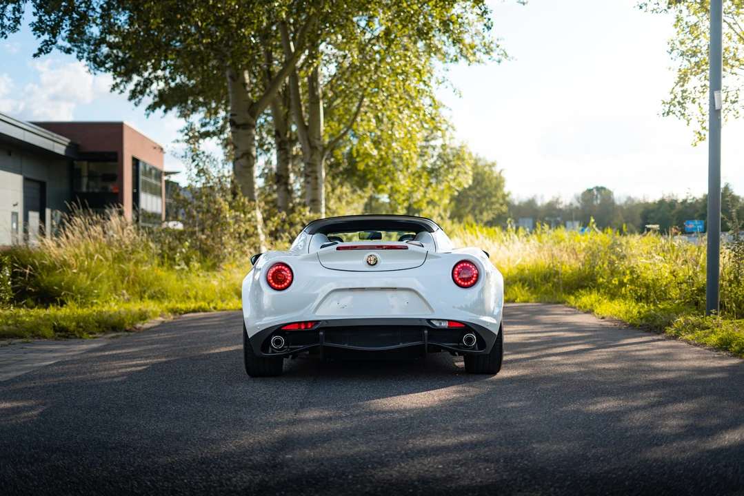 2018 Alfa Romeo 4C Spider - Image 14 of 31