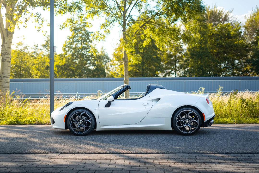 2018 Alfa Romeo 4C Spider - Image 12 of 31
