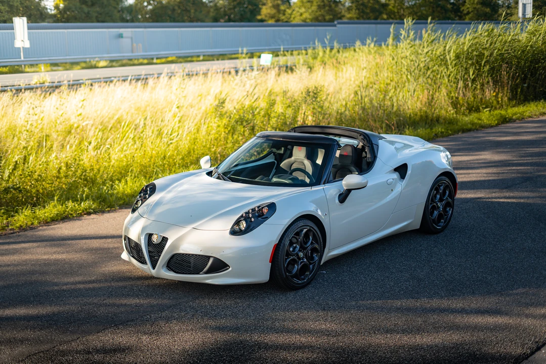 2018 Alfa Romeo 4C Spider - Image 15 of 31