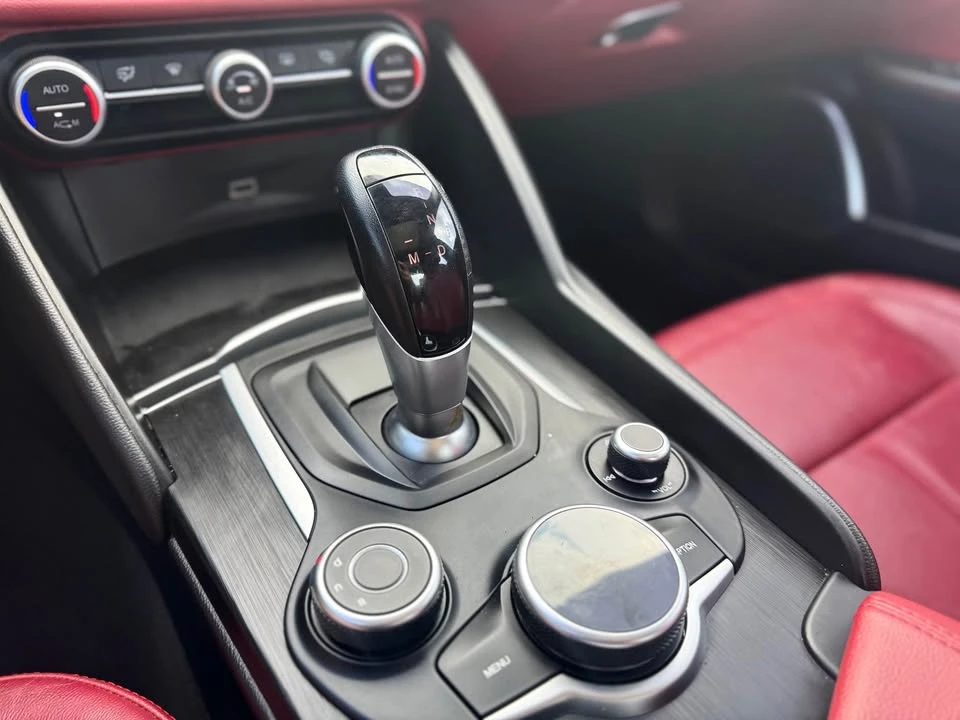 2018 Alfa Romeo Giulia - Image 10 of 10