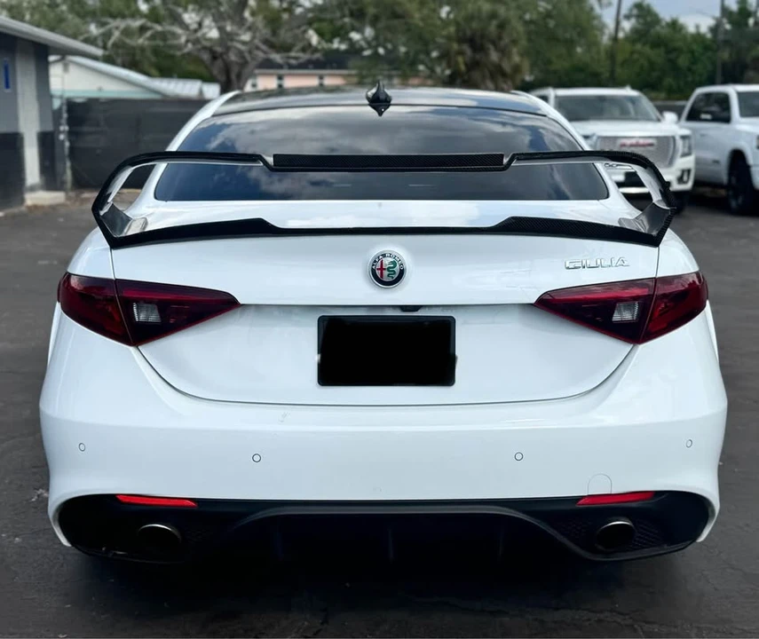 2018 Alfa Romeo Giulia - Image 9 of 10