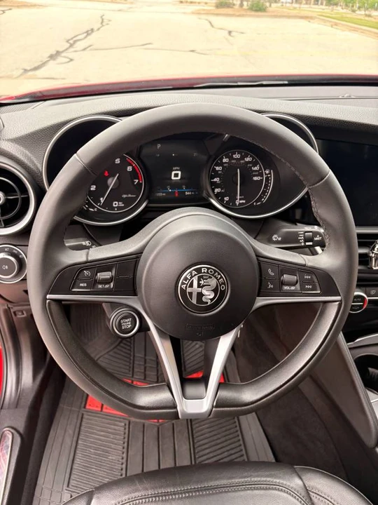 2018 Alfa Romeo Giulia - Image 11 of 13