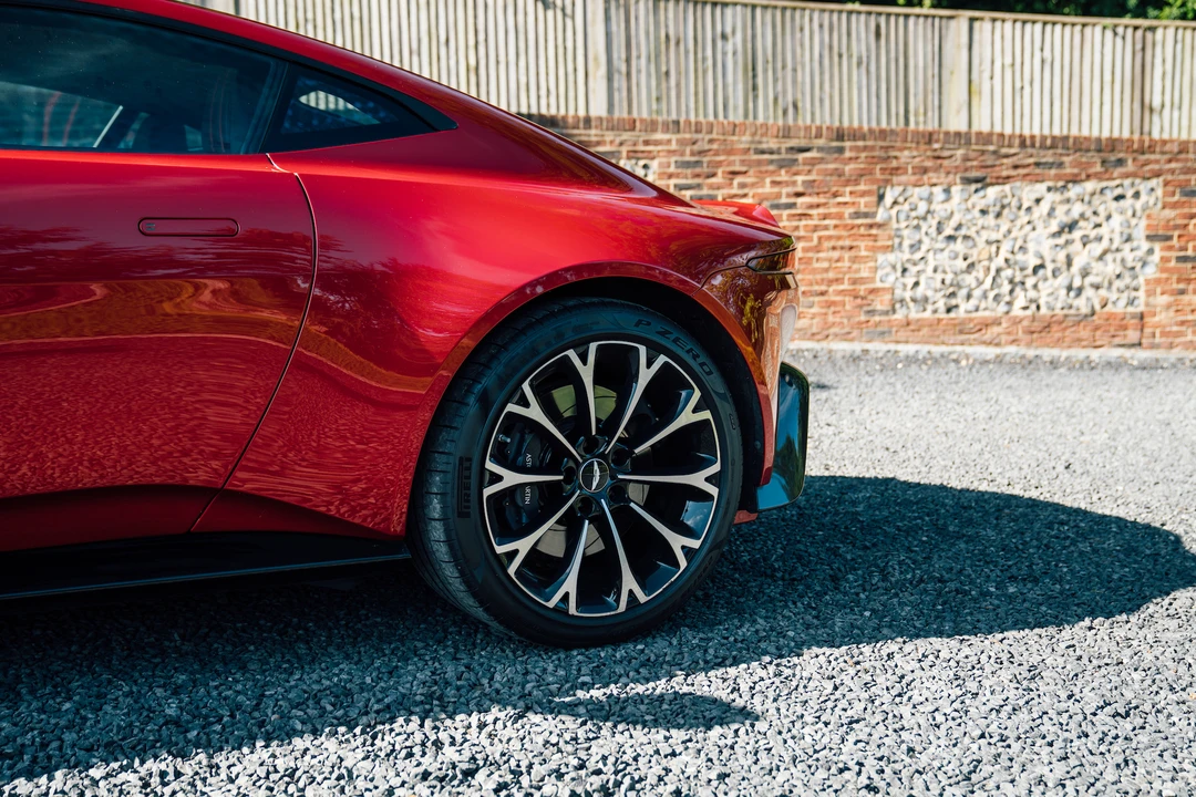 2018 Aston Martin V12 Vantage (2010-2018) - Image 6 of 31