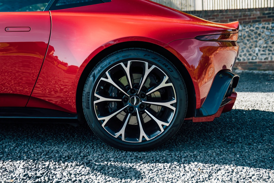 2018 Aston Martin V12 Vantage (2010-2018) - Image 7 of 31
