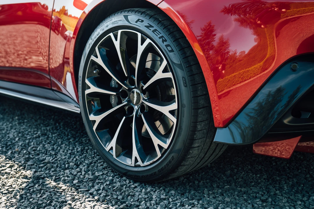 2018 Aston Martin V12 Vantage (2010-2018) - Image 10 of 31