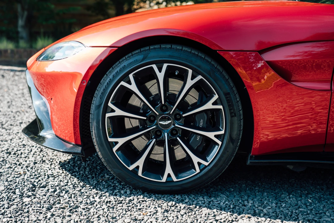 2018 Aston Martin V12 Vantage (2010-2018) - Image 11 of 31