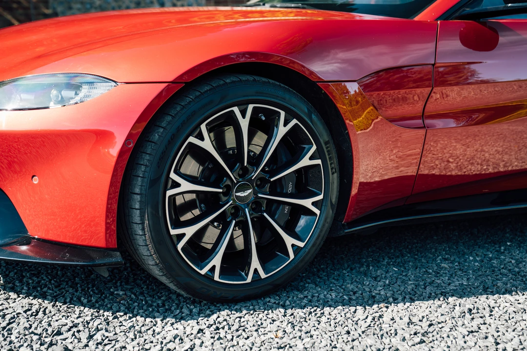 2018 Aston Martin V12 Vantage (2010-2018) - Image 14 of 31