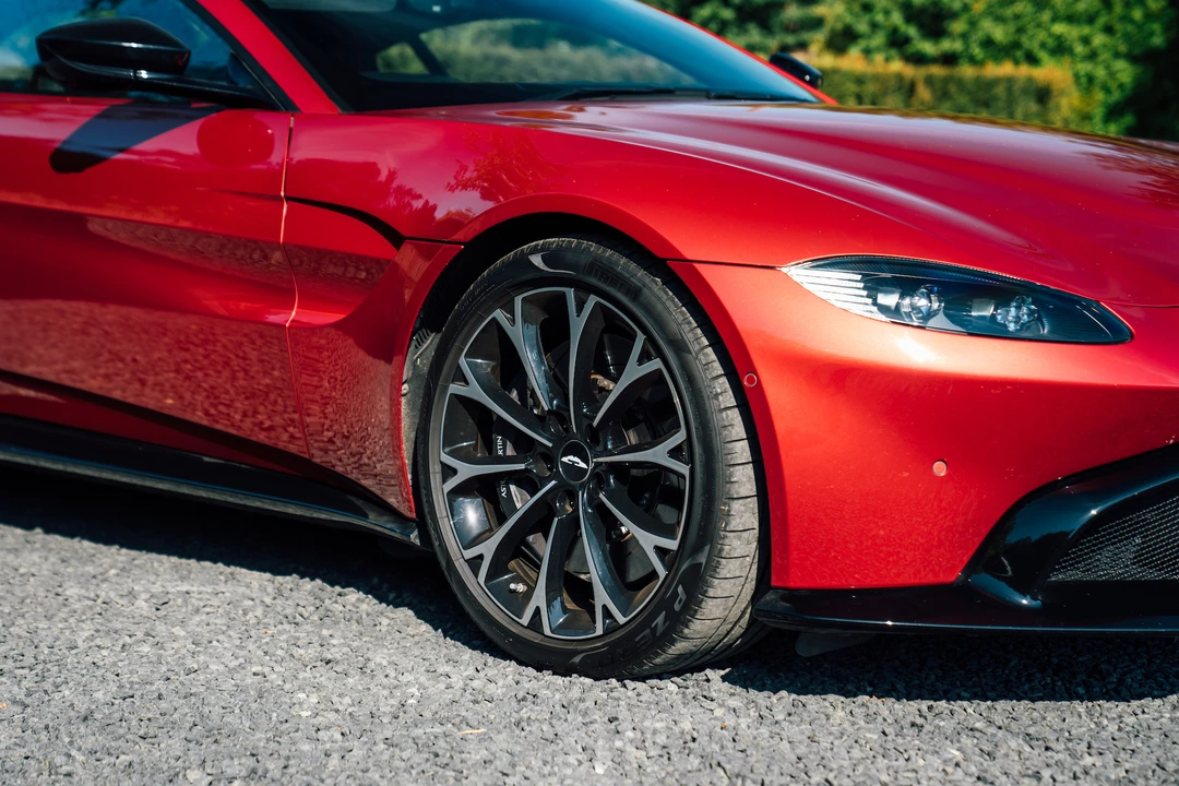 2018 Aston Martin V12 Vantage (2010-2018) - Image 27 of 31