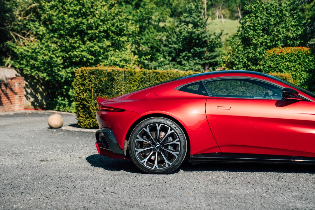 2018 Aston Martin V12 Vantage (2010-2018) - Image 30 of 31