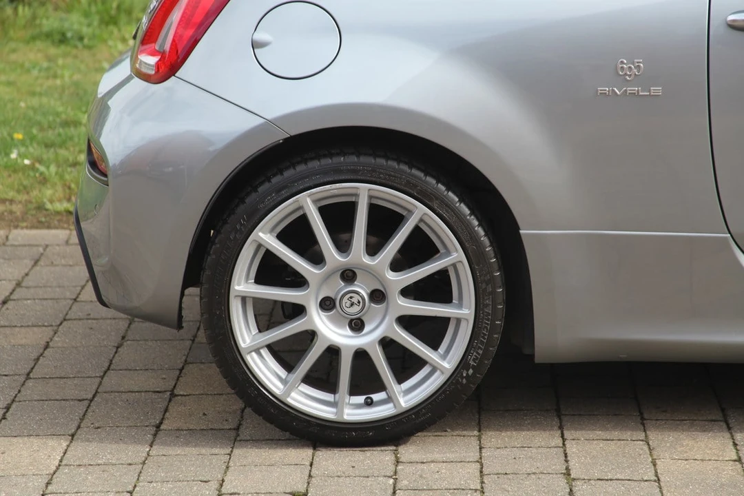 2018 Abarth - Image 17 of 30