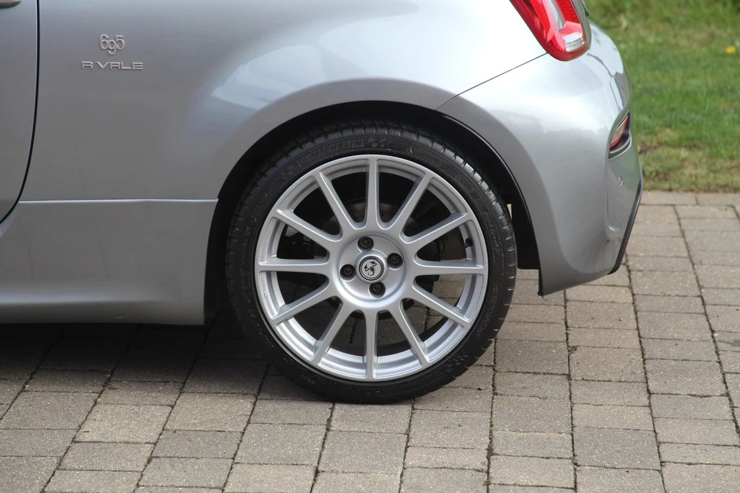 2018 Abarth - Image 16 of 30