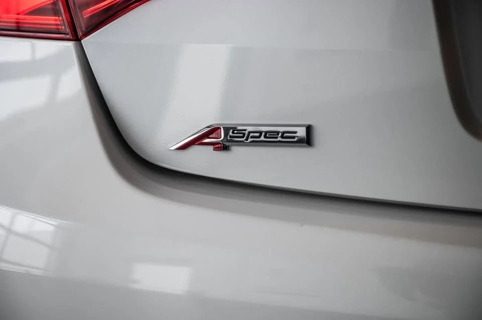 2018 Acura ILX - Image 9 of 20