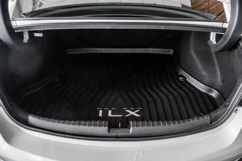 2018 Acura ILX - Image 11 of 20
