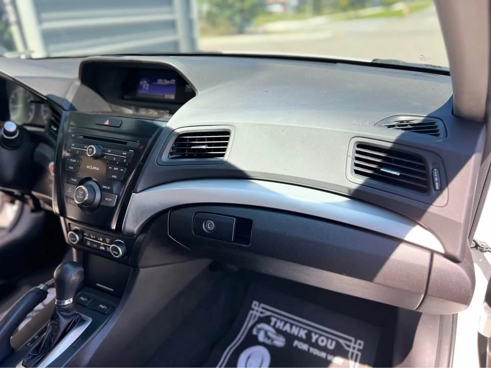 2018 Acura ILX - Image 9 of 17