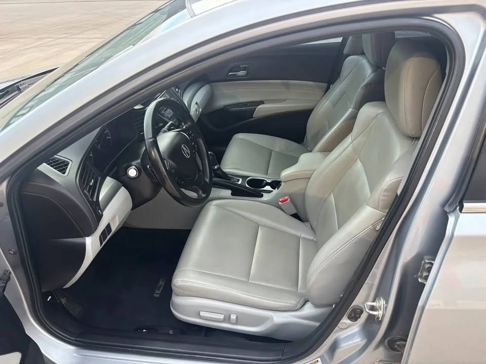 2018 Acura ILX - Image 10 of 20