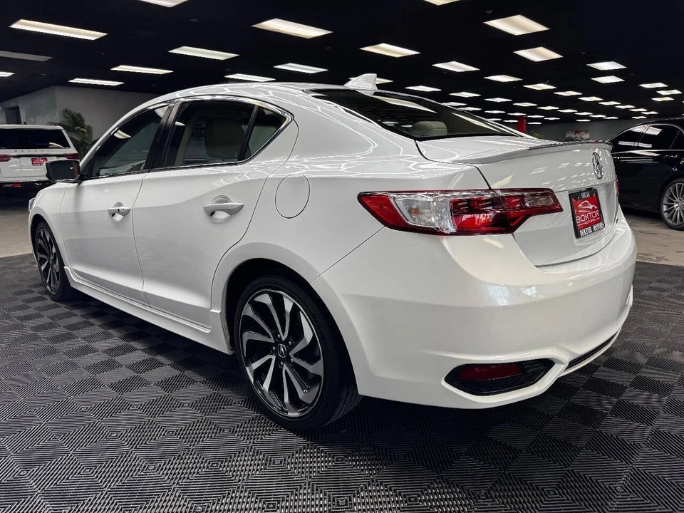 2018 Acura ILX - Image 9 of 12