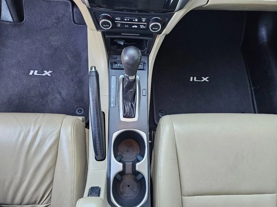 2018 Acura ILX - Image 10 of 20