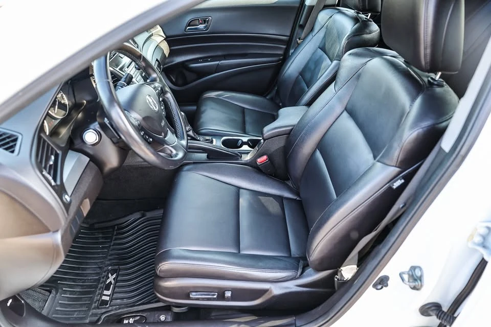 2018 Acura ILX - Image 10 of 20