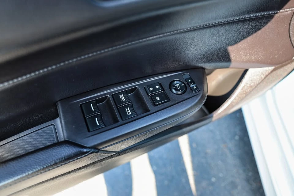 2018 Acura ILX - Image 11 of 20
