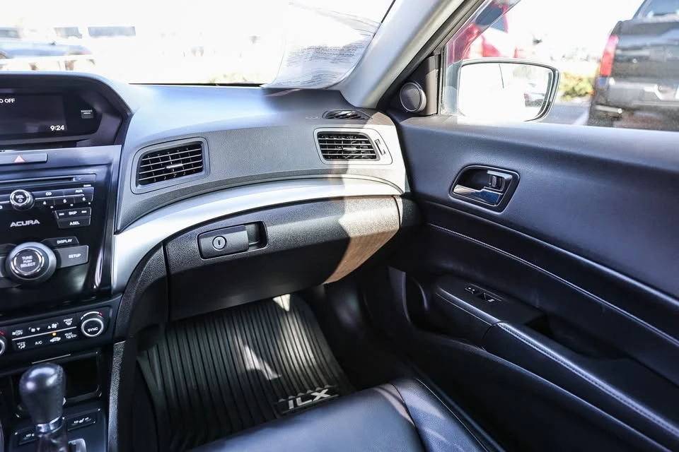 2018 Acura ILX - Image 6 of 20