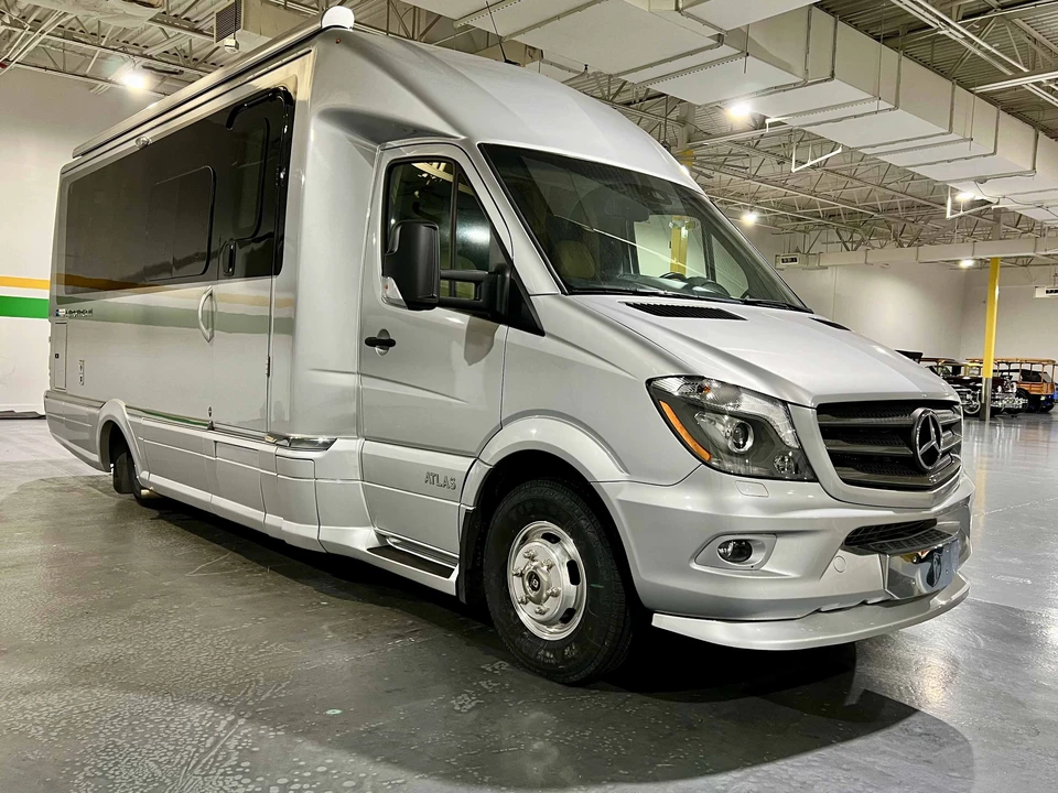 2018 Airstream - Image 2 of 31