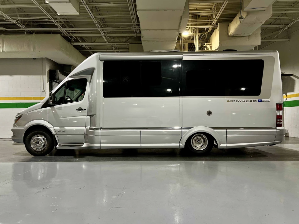 2018 Airstream - Image 3 of 31