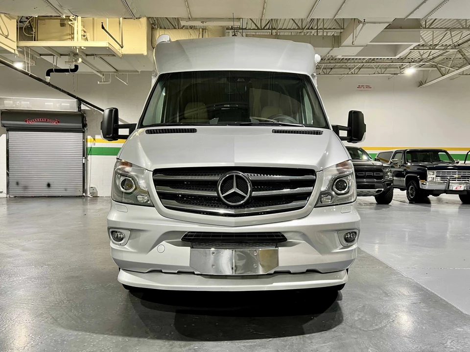 2018 Airstream - Image 4 of 31