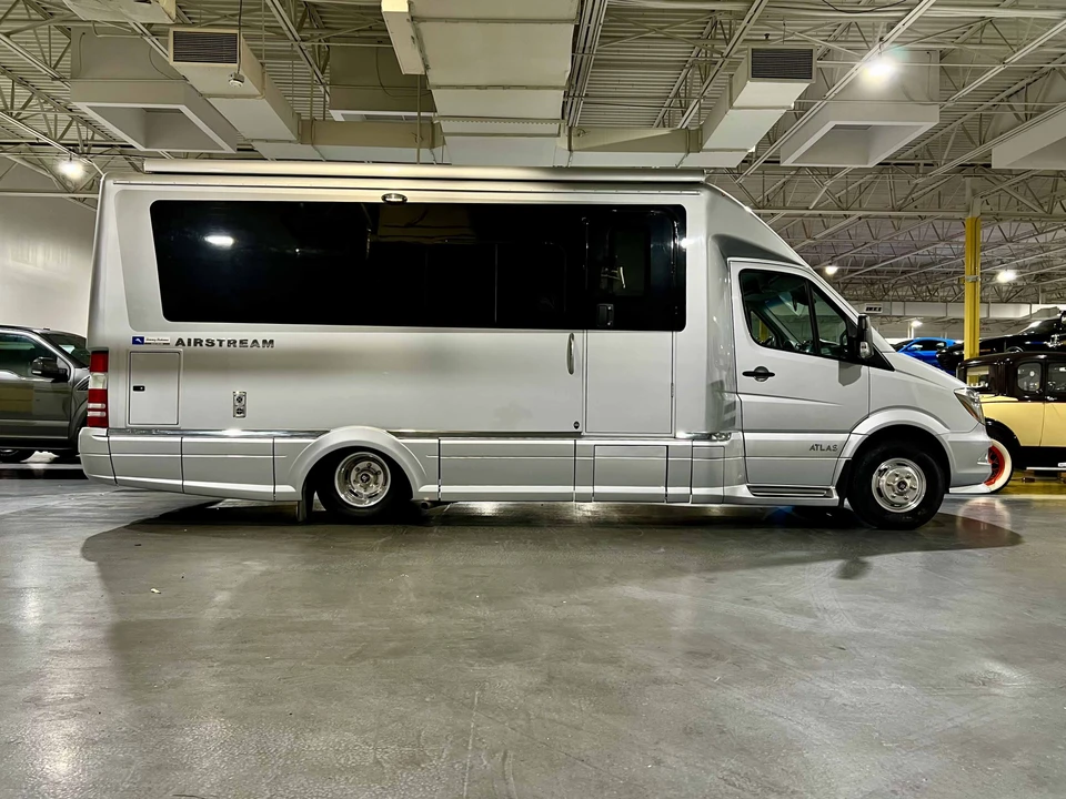 2018 Airstream - Image 5 of 31