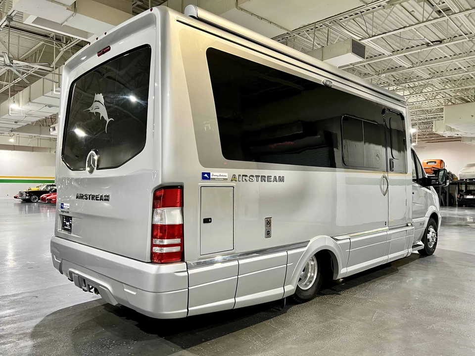 2018 Airstream - Image 8 of 31