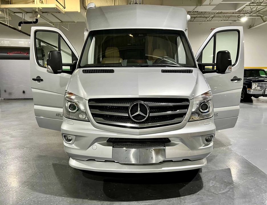 2018 Airstream - Image 9 of 31