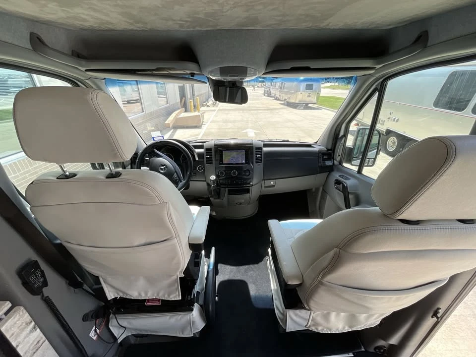 2018 Airstream - Image 4 of 10
