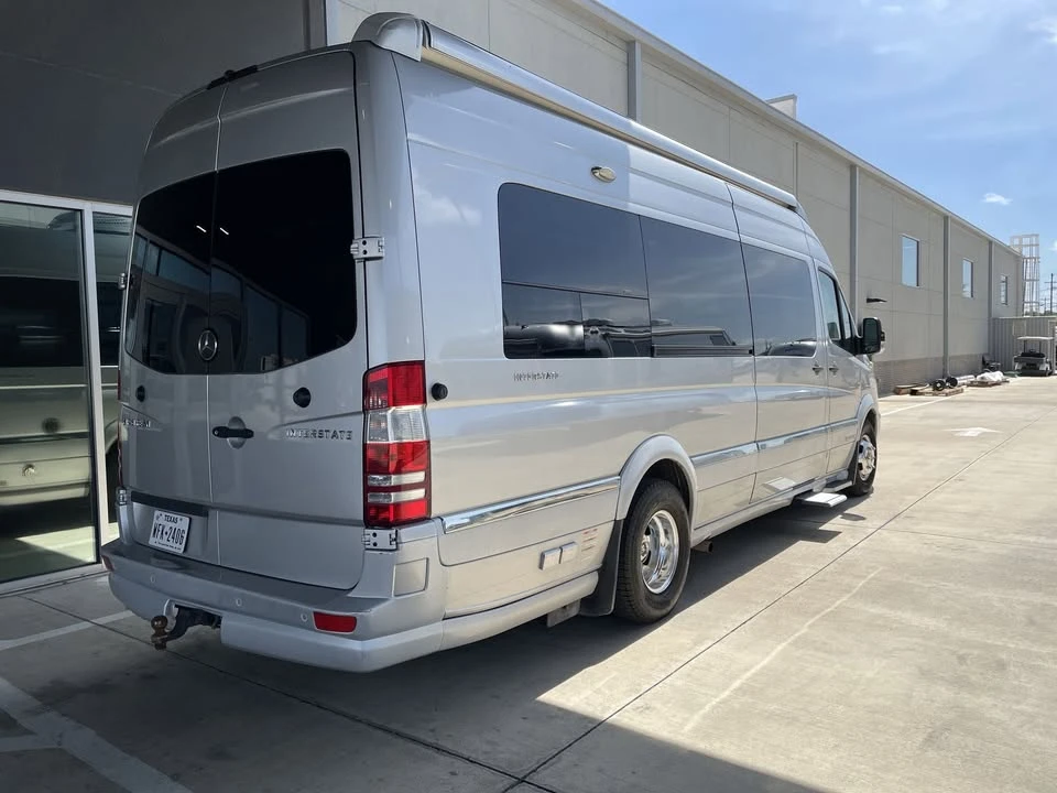 2018 Airstream - Image 2 of 10