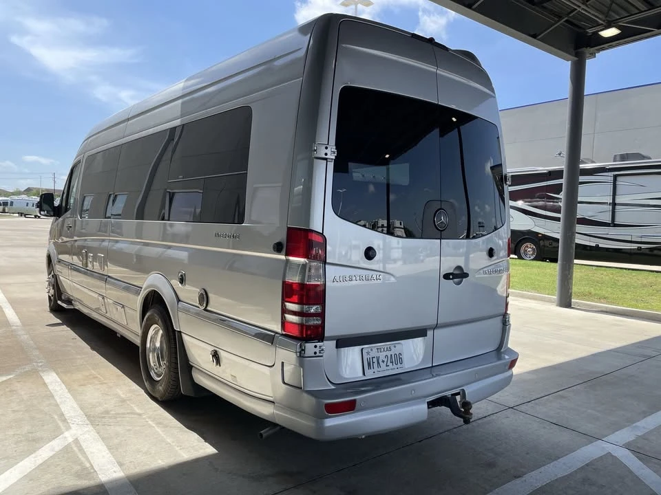 2018 Airstream - Image 3 of 10