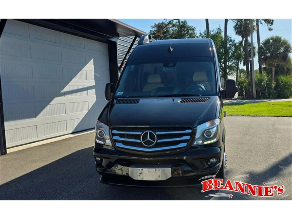 2018 Airstream - Image 3 of 15