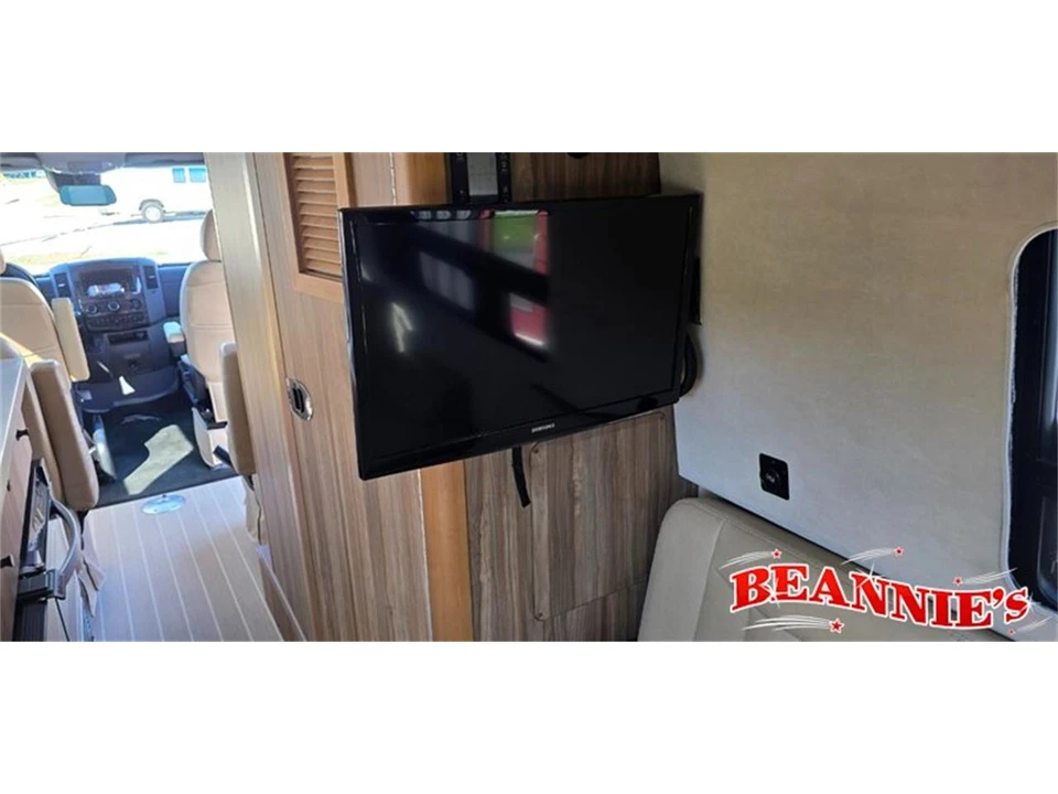 2018 Airstream - Image 8 of 15